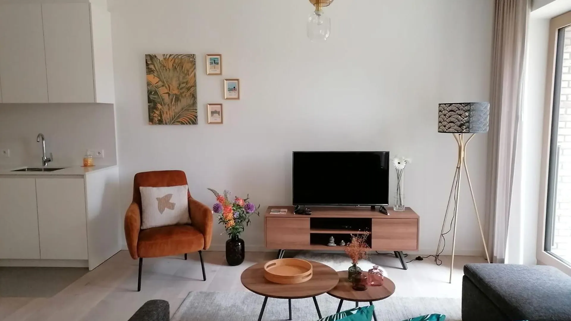 Bartine - Modern And Spacious Flat Near The Sea, Free Parking Space Остенде Бельгия
